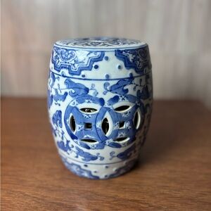 Rare Mini Blue & White Porcelain Chinoiserie Garden Seat Potpourri 6”